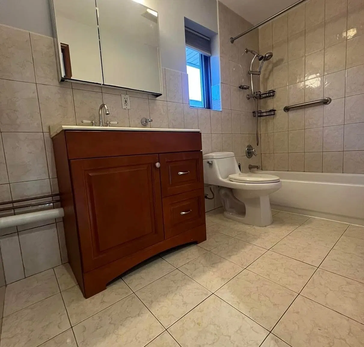 3 bed, 1.0 bath, $2,500 — Photo 3