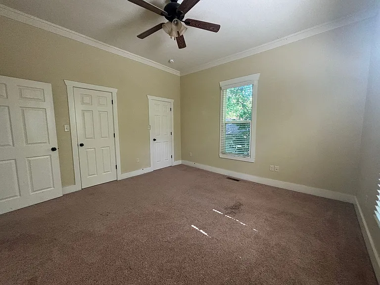 320 S Oak St — Photo 8