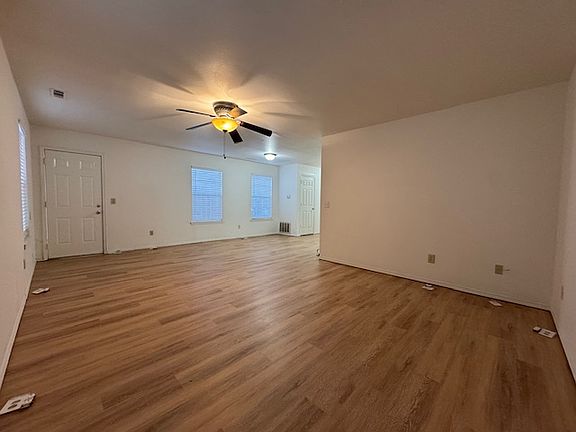 4th image of 727 W Beck Dr #1
