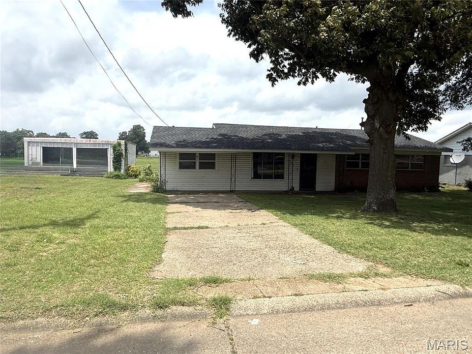 1st image of 701 Michael St