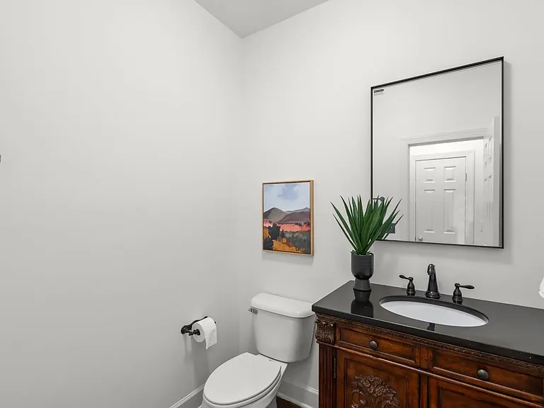 401 Beauchamp Cir — Photo 23
