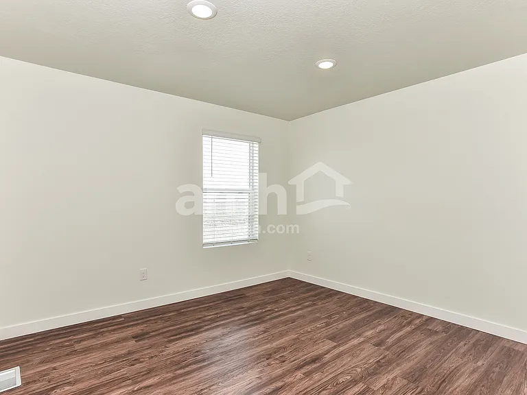 1108 E Daniel St — Photo 15