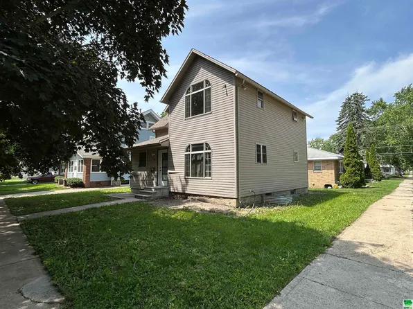 430 Geneseo St, Storm Lake, IA 50588