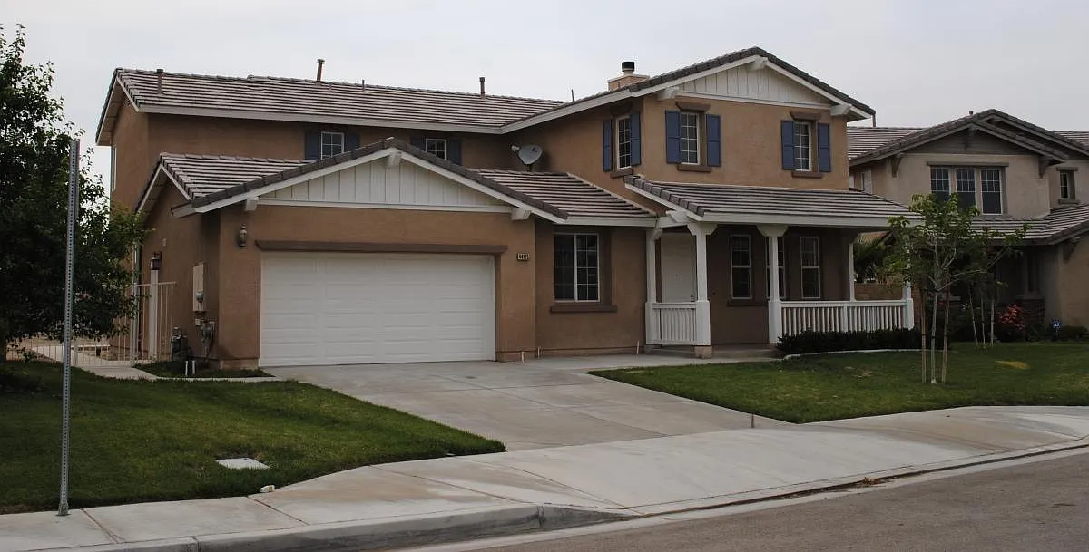 5 bed, 2644 sqft, $3,400 — Photo 2