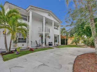 280 Lake Dr, Coconut Creek, FL 33066