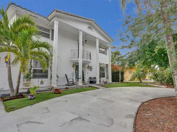 280 Lake Dr, Coconut Creek, FL 33066
