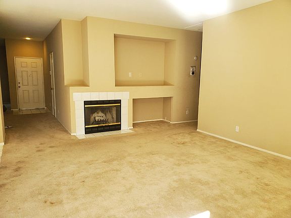 4th image of 914 Woodstream St