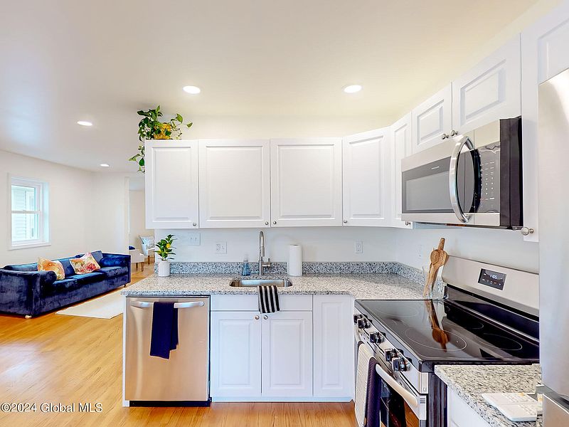 4th image of 31 New Jersey Avenue