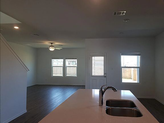 5th image of 304 Montego St