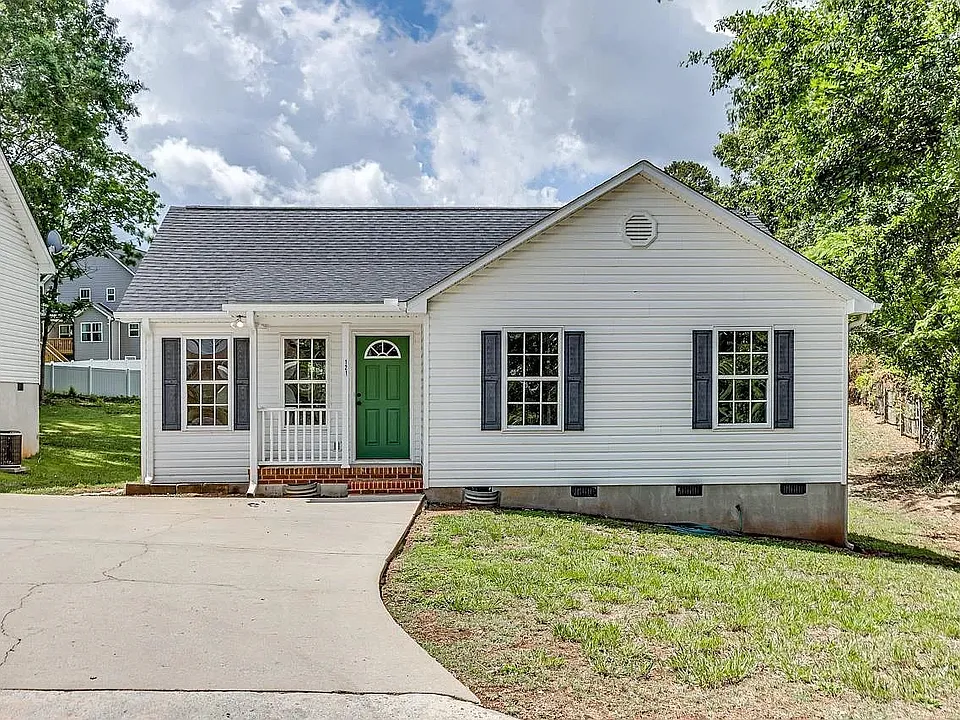 121 Mountain View Ave