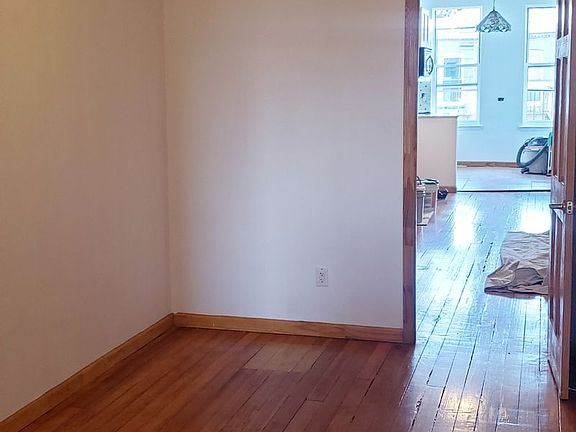 4th image of 468 Harman St APT 3R