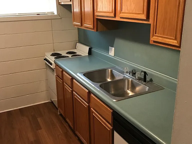 1317 Valley Ln — Photo 10