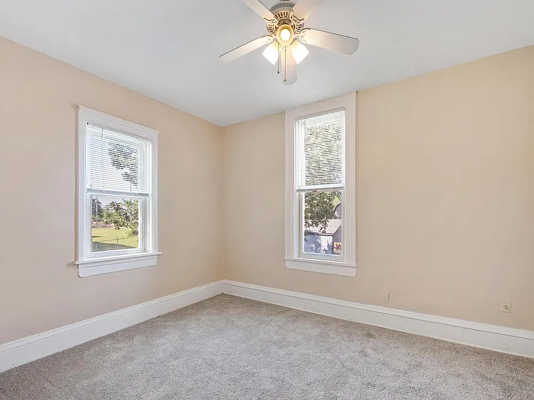 3rd bedroom - upper level