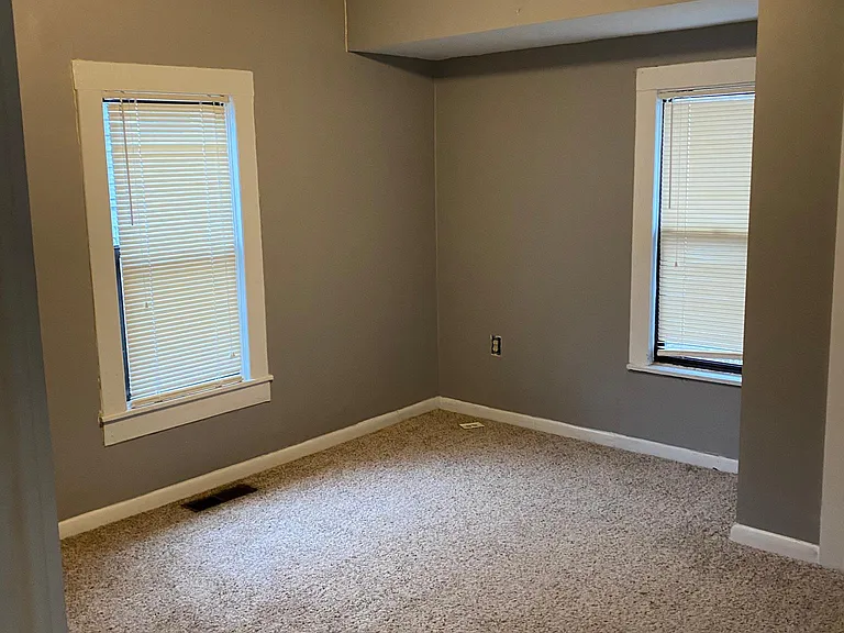 722 Hart Ave — Photo 12