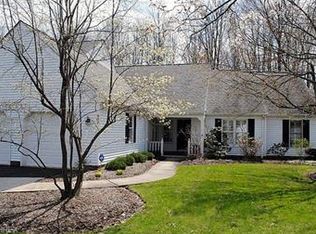 207 Manor Brook Dr, Chagrin Falls, OH 44022