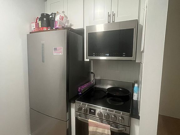 4th image of 50 W 34th St APT 19B06