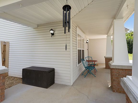 2nd image of 1804 Brookmeadow Ln