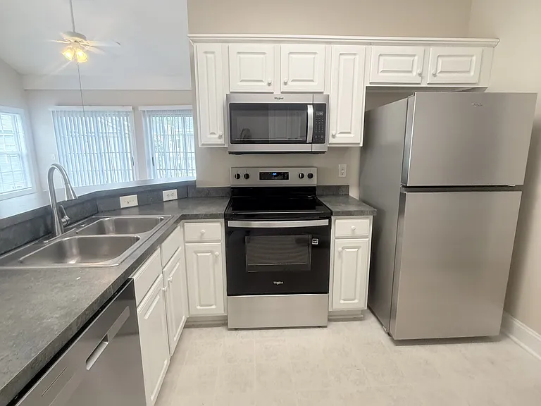 5034 Belleglen Ct #201 — Photo 13