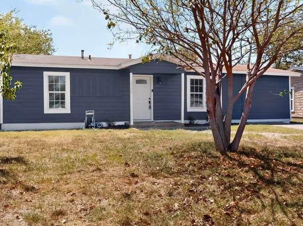 5586 Pinson St, Fort Worth, TX 76119