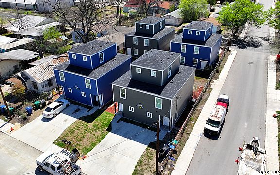 3rd image of 3038 W Salinas St #101