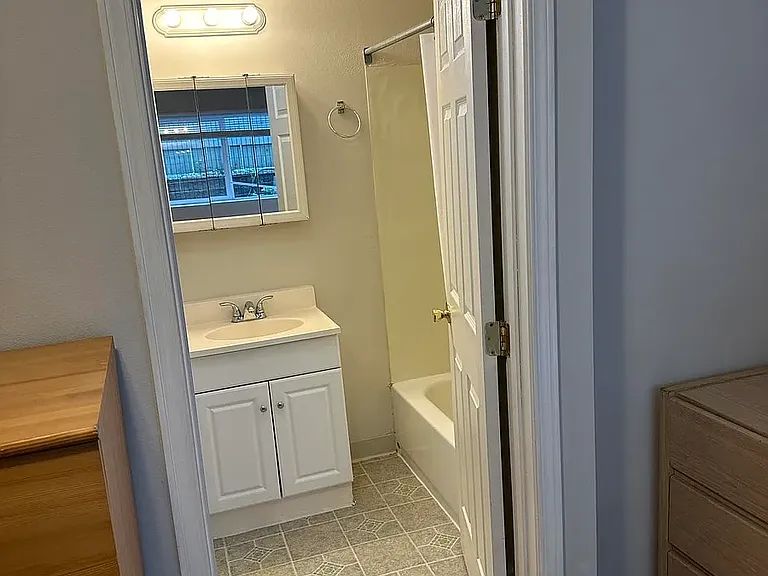4307 11th Ave NE #6 — Photo 9