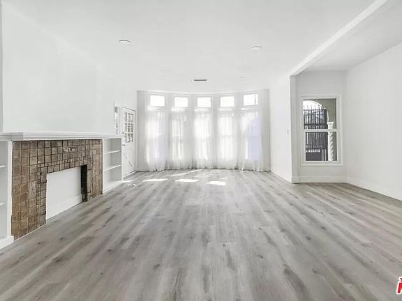 Living Room (South Facing)