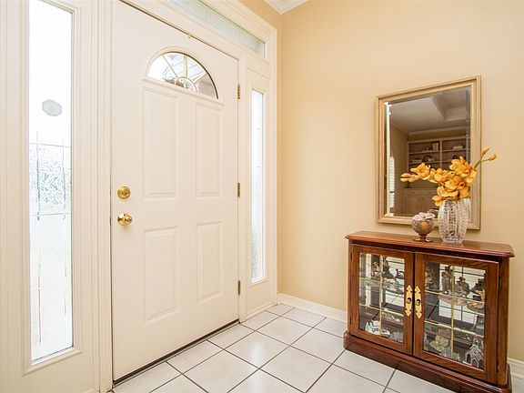 3rd image of 4 Friendswood Dr