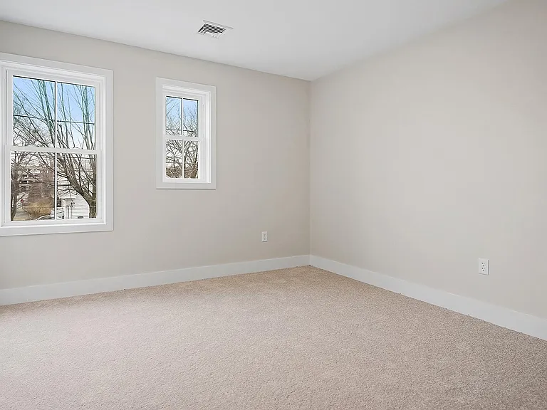 129 Graystone St — Photo 13