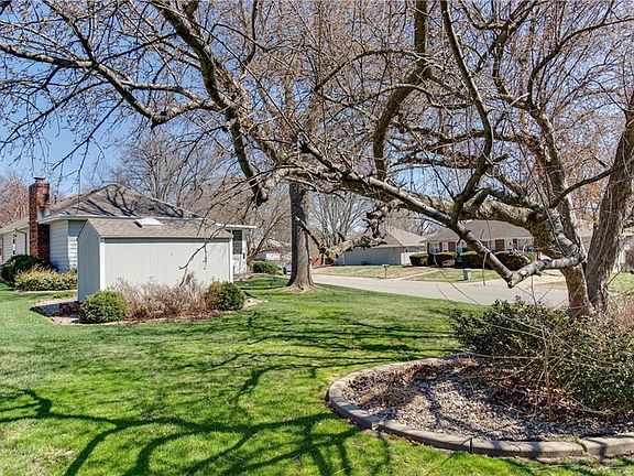 2nd image of 1502 Safari Dr