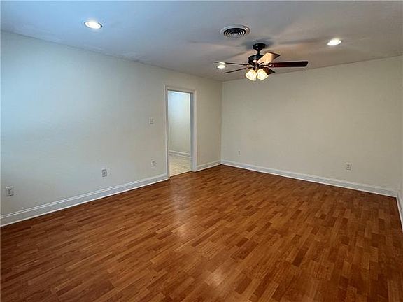 4th image of 224 30th St