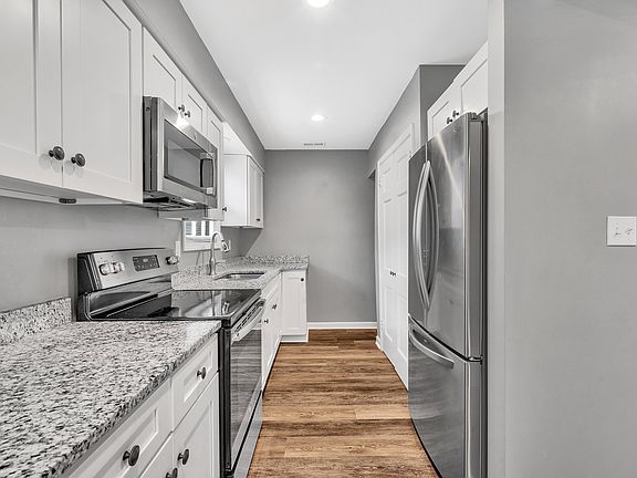 3rd image of 1223 Archdale Dr APT A