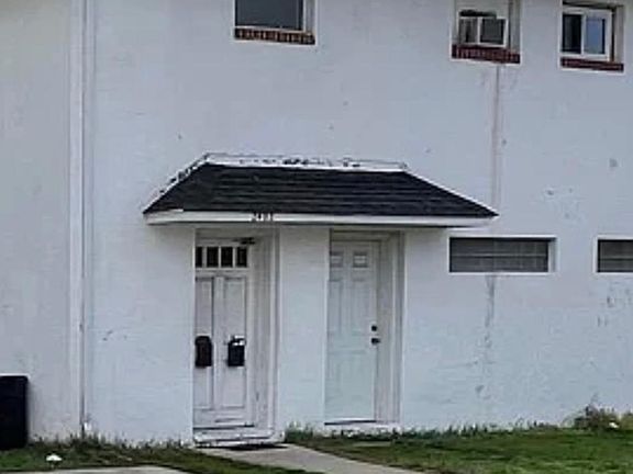 Entrance and Parking spot