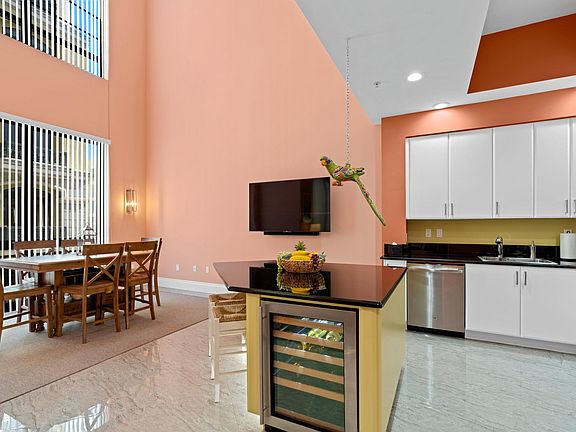 4th image of 801 S Olive Avenue #228