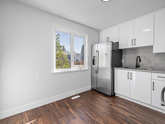 4th image of 250 Callingwood Two NW