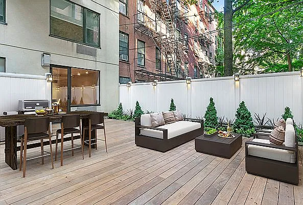 212 E 95th St APT 1A photo 1