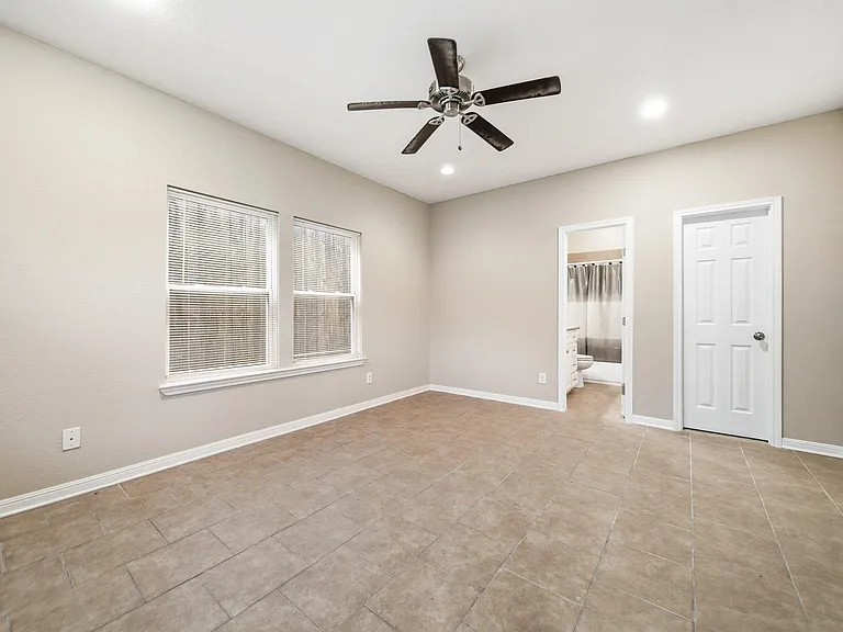 5303 Avenue J — Photo 11