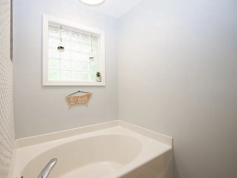 225 Adams Cir — Photo 31
