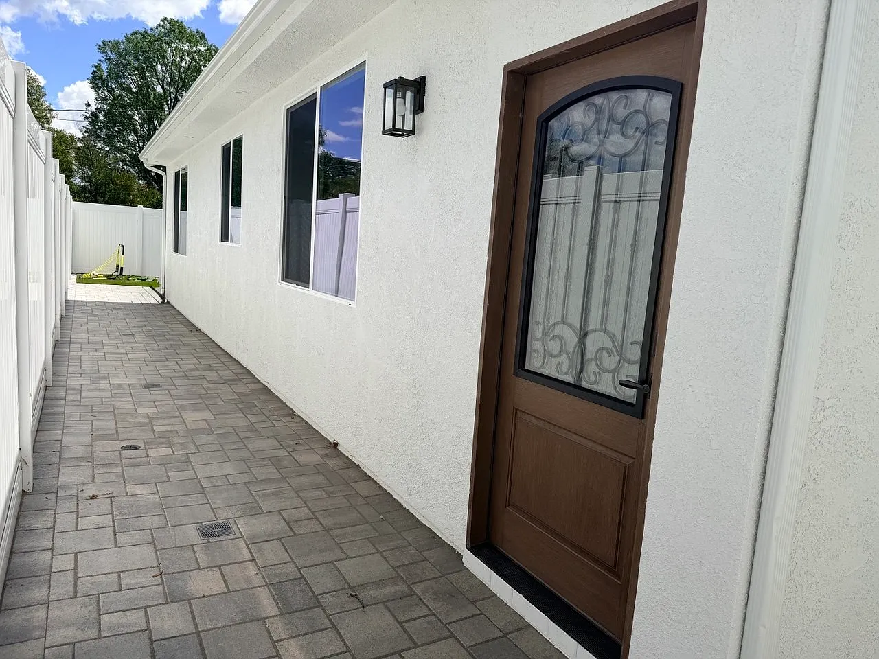 3 bed, 1200 sqft, $4,000 — Photo 1