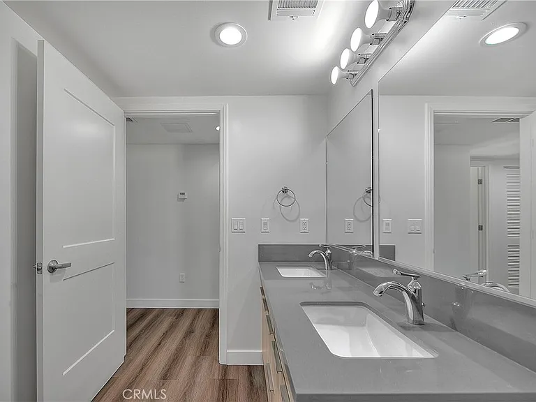 501 W Foothill Blvd #300 — Photo 13