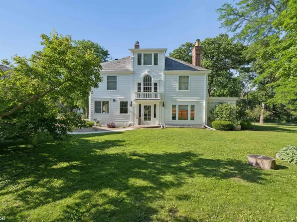 9 Beaumont Dr, Mason City, IA 50401