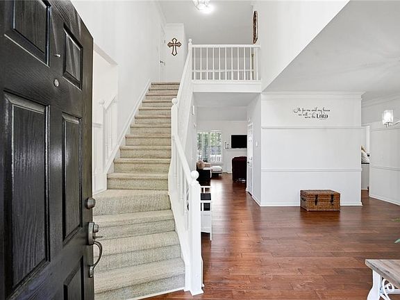 3rd image of 1032 Chippendale Trl SW