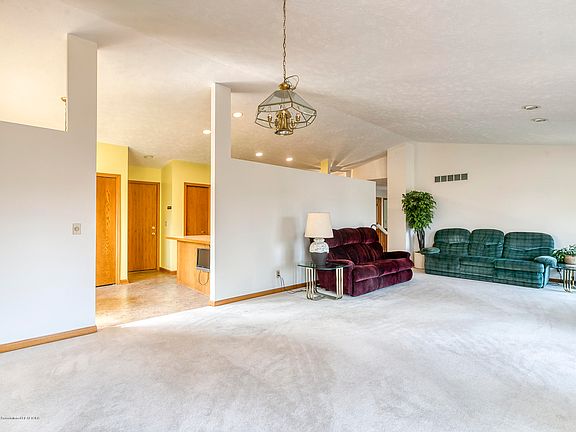 3rd image of 1700 Killarney Dr