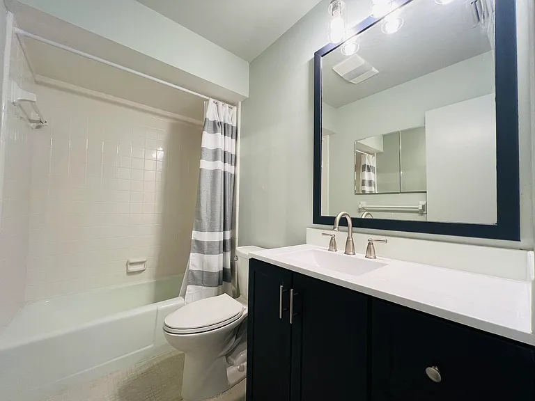 315 Venetian Dr #8 — Photo 27