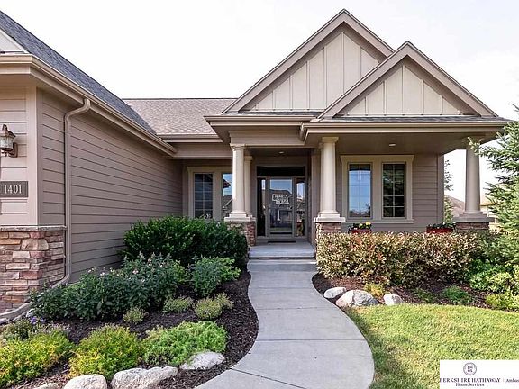 2nd image of 1401 Lake Vista Cir