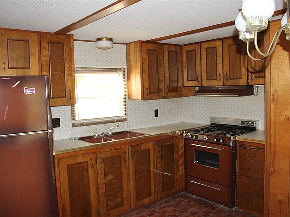 3rd image of 15296 Plymouth Ave
