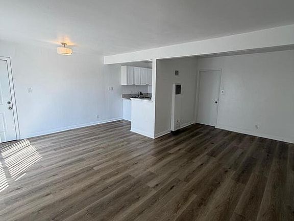 3rd image of 1822 W Sumac Ln APT 6