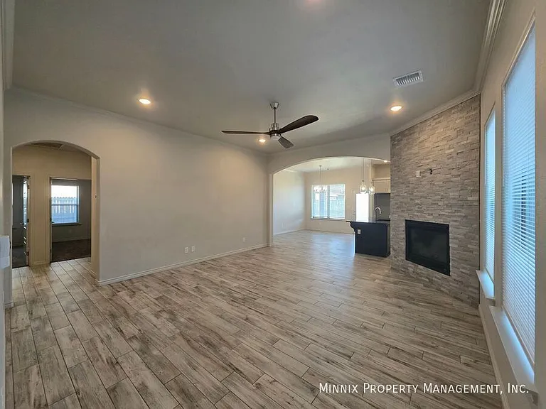 2105 Congress St — Photo 4