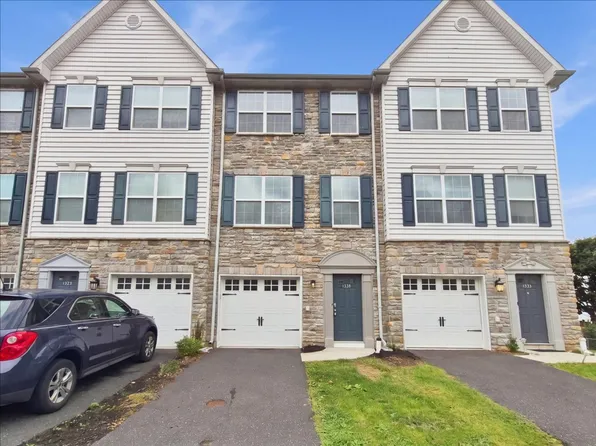 1526 Brookstone Pl, Hellertown, PA 18055