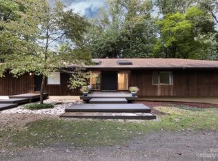 826 Stratfordshire Dr, Matthews, NC 28105