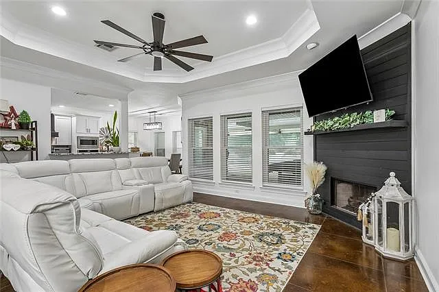 4 bed, 3.0 bath, 2511 sqft, $4,000 — Photo 3
